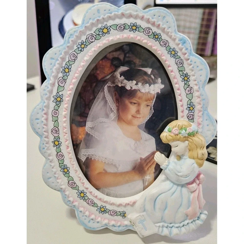 Vintage Roman Inc Praying Girl Photo Frame Scalloped Ceramic/Resin 1994